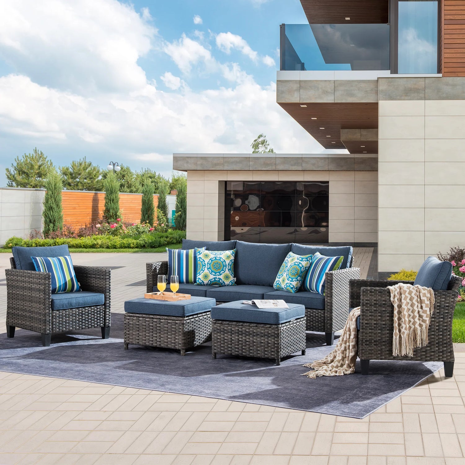 Modern Furniture to Spruce up Your Cottage
