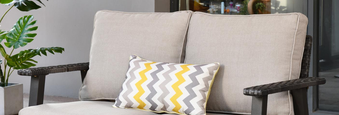 Ovios  Loveseat