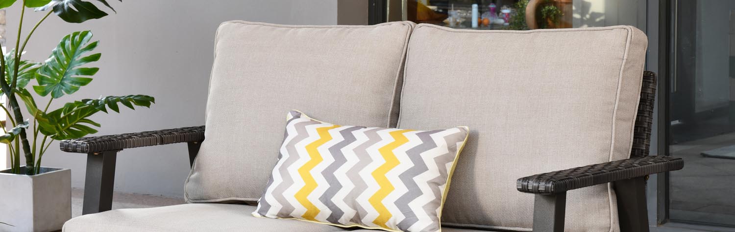 Ovios  Loveseat